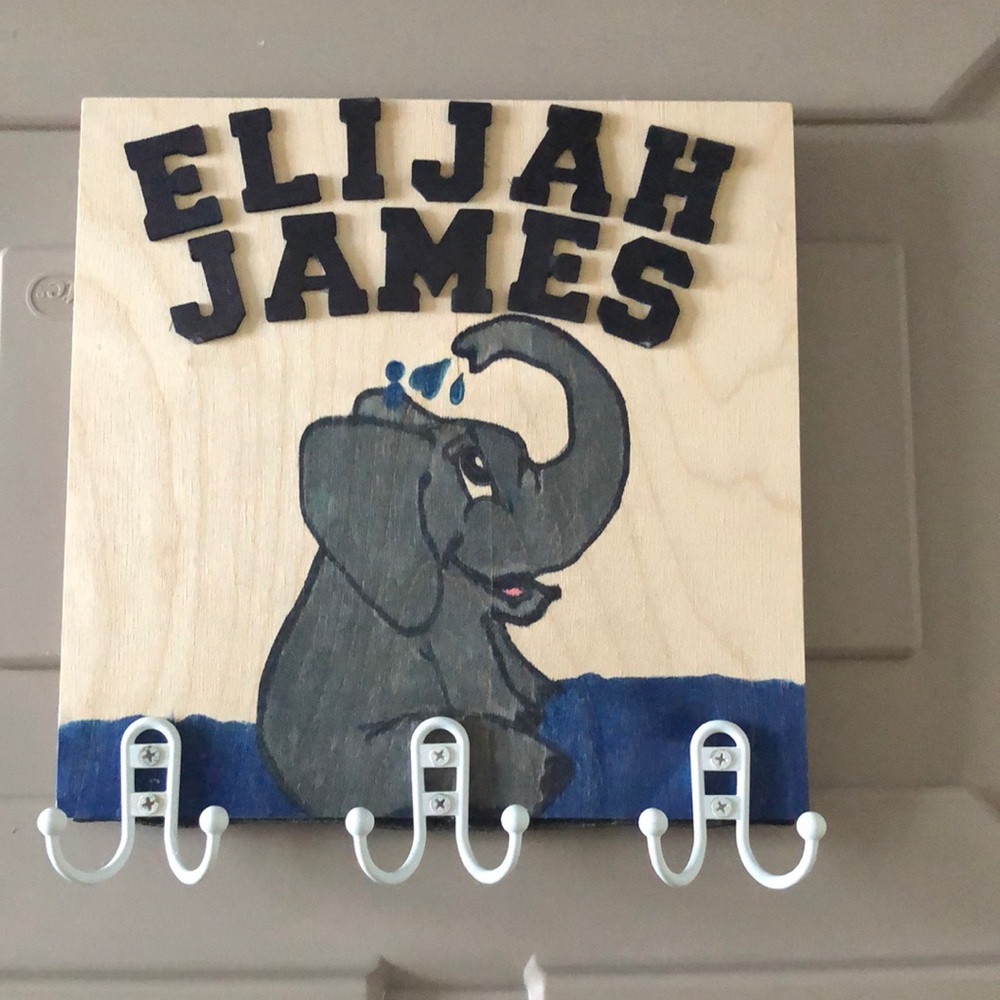 💐 Hand Crafted Wooden Elephant Sign